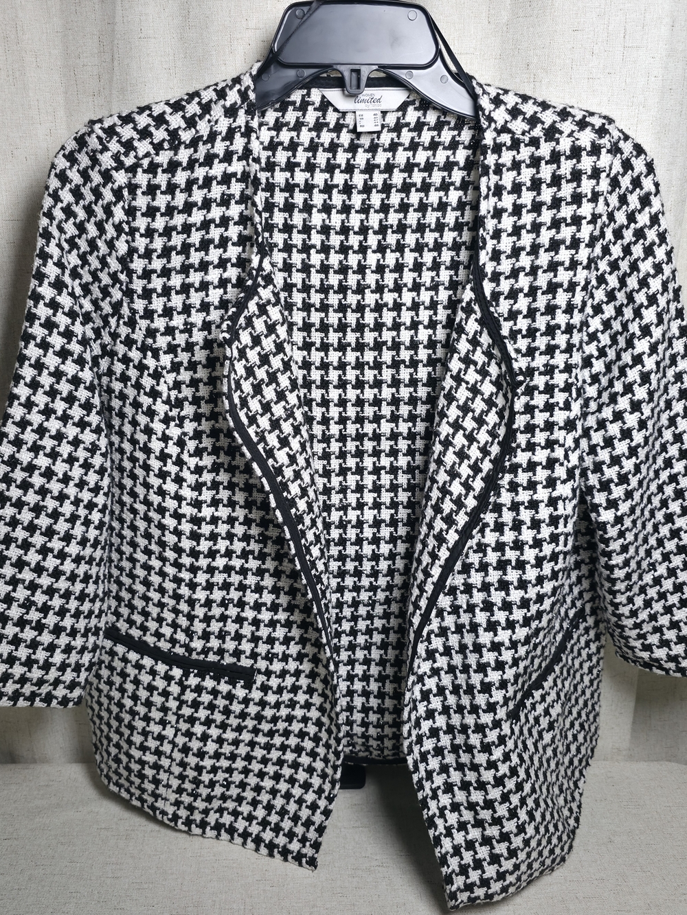 Avenue Black & White Houndstooth Open Front Blazer